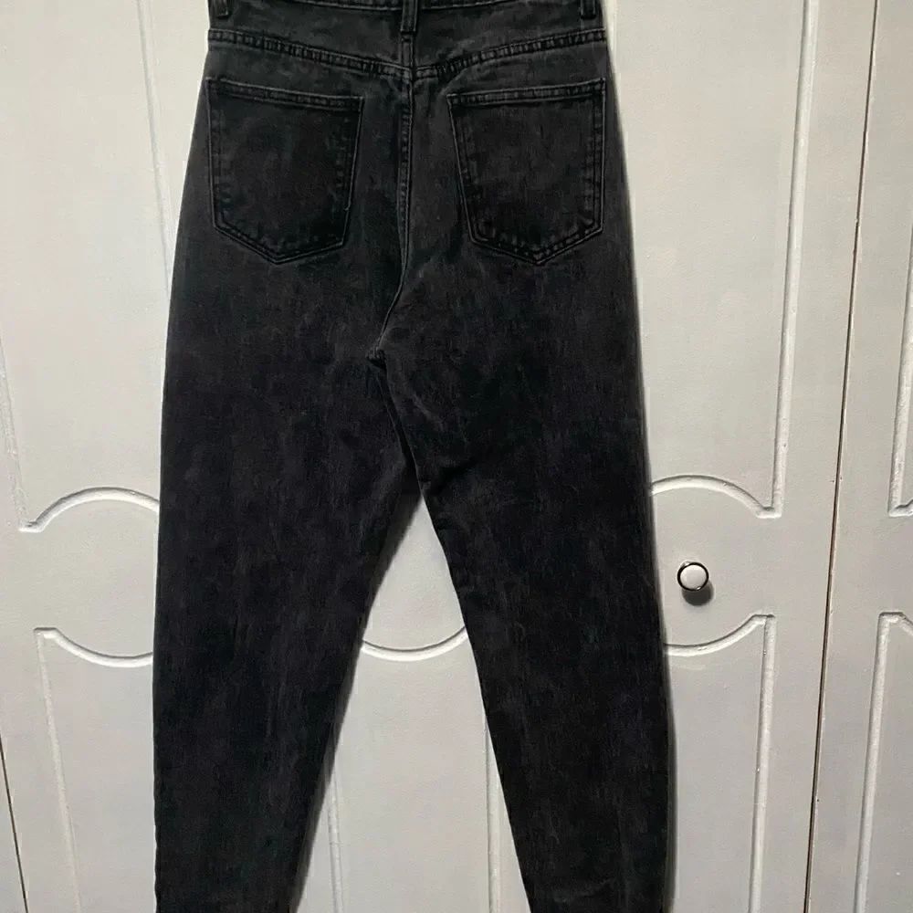 PrettyLittleThing Black High Rise Mom Jeans Size 4 - Picture 4 of 7